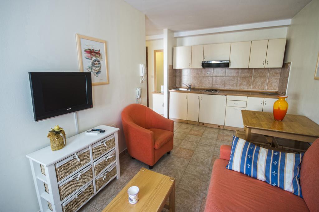 Aparthotel Castrum Novum Новиград Номер фото